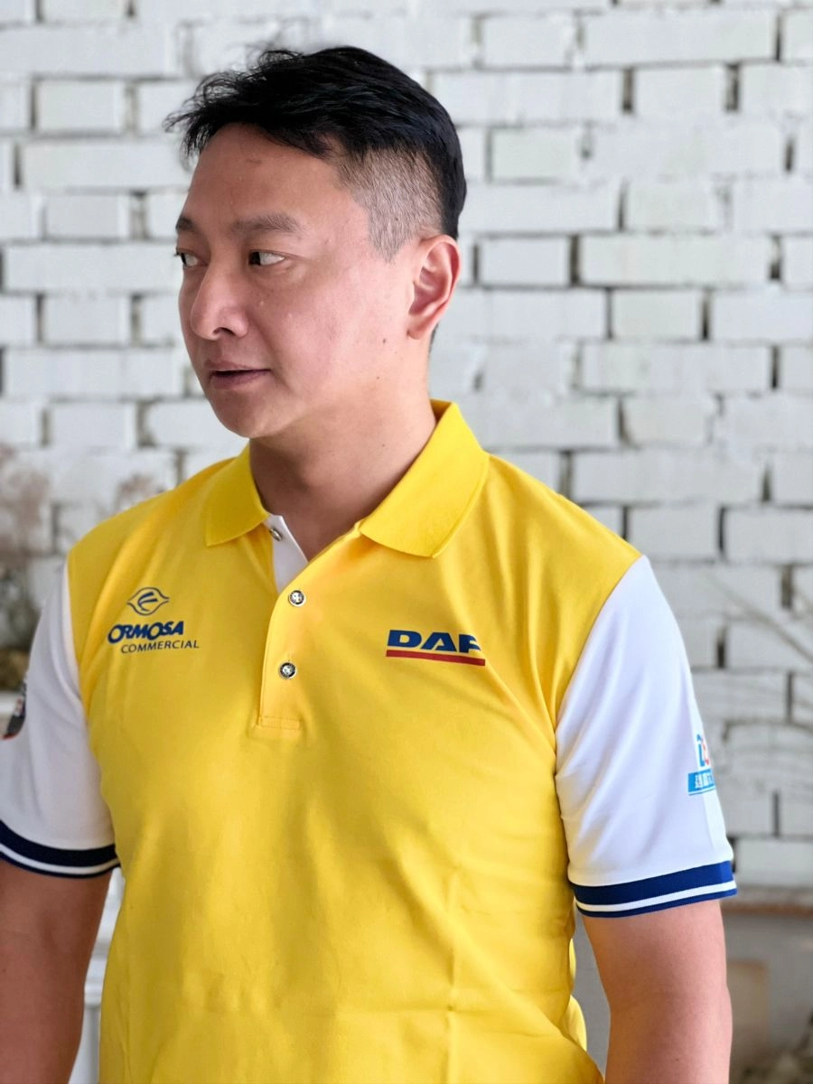 假兩件風剪接POLO衫