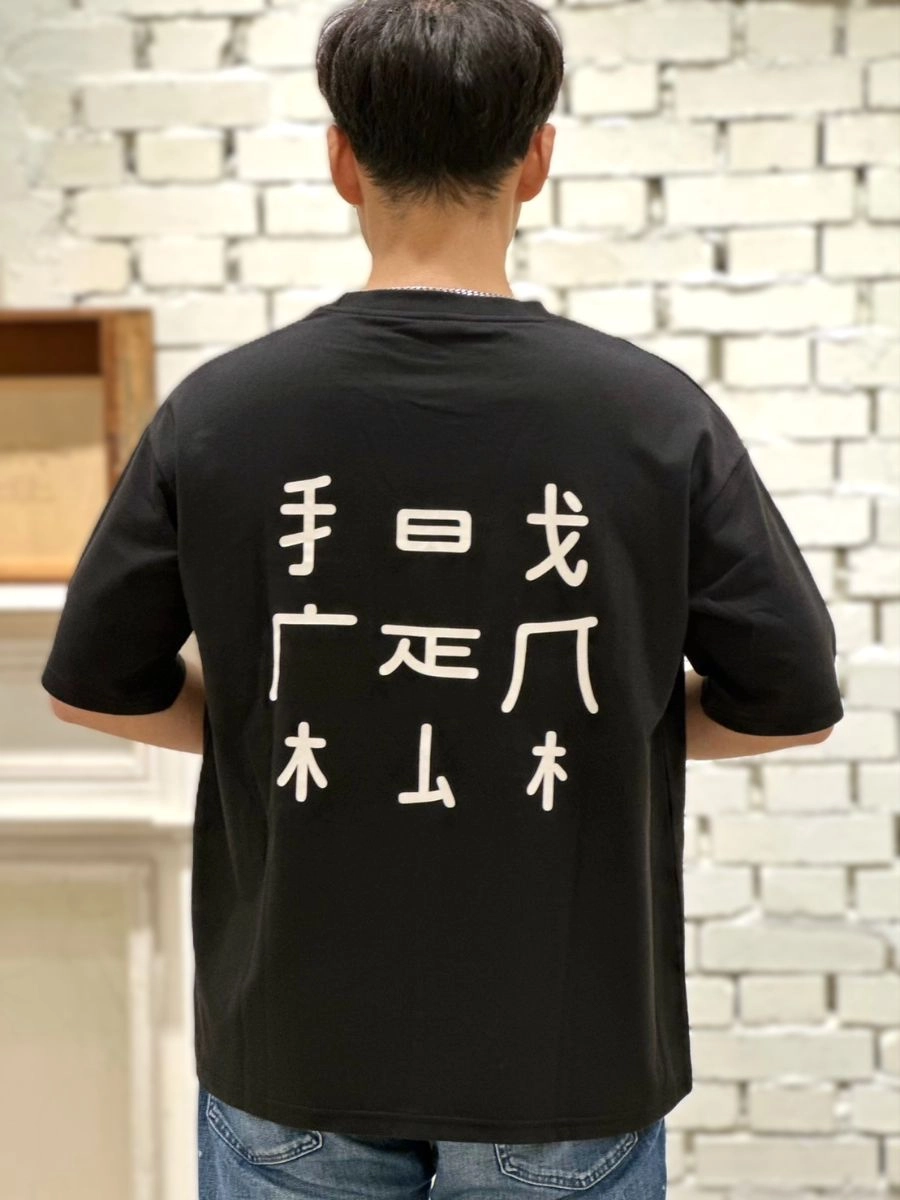 [三個麻瓜]電繡口袋落肩圓T