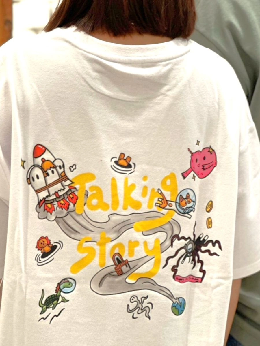 [偷聽史多利]電繡周年紀念圓T