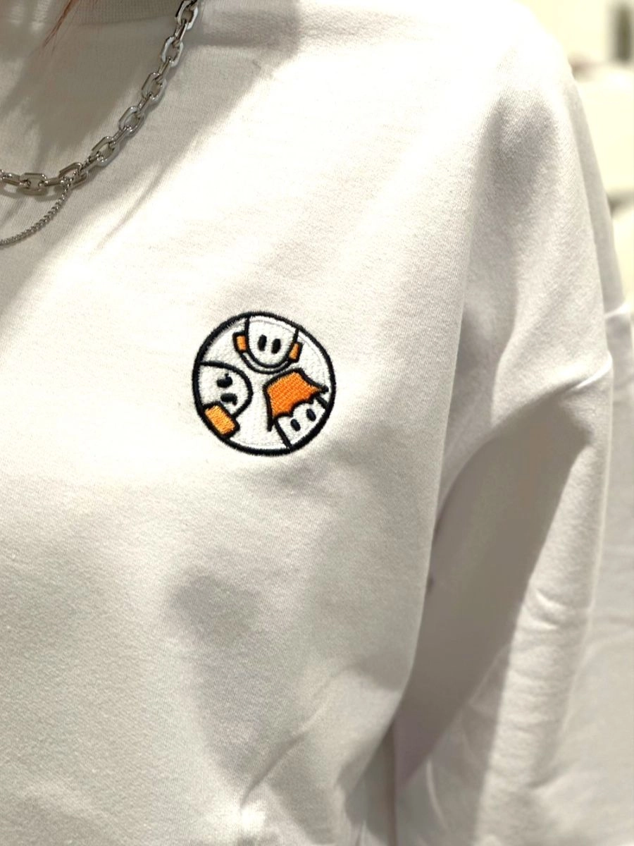 [偷聽史多利]電繡周年紀念圓T