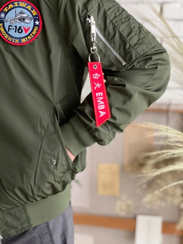 [台大EMBA]臂章飛行外套